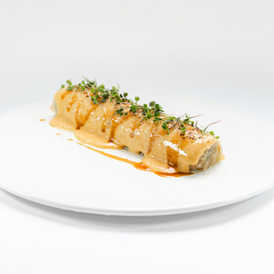 Canelon de langostinos y papada iberica | The Good Chef